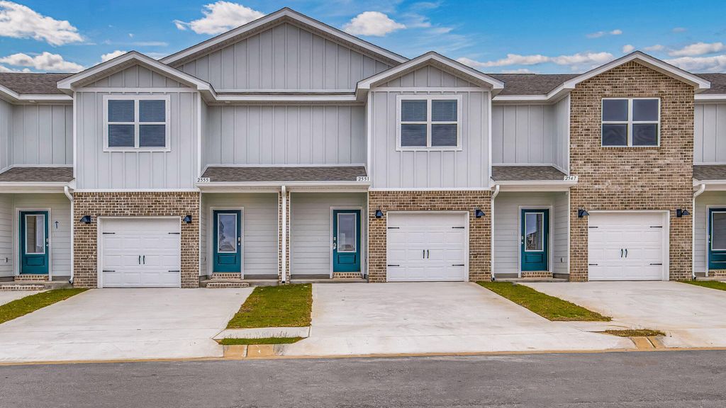 Image 1 of property listing at 2358 Cliff Hollow Circle, Gulf Breeze, FL 32563