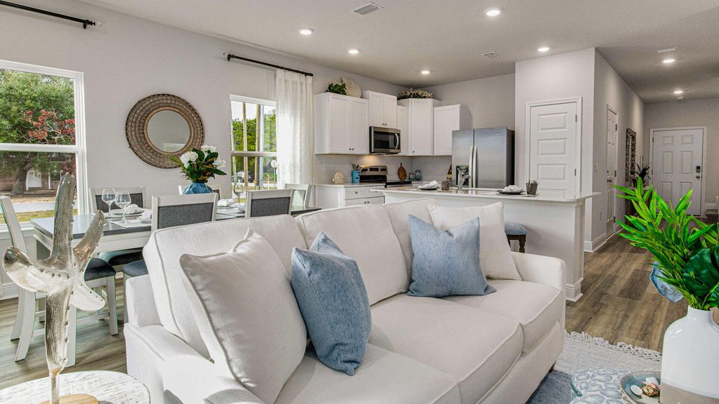 Image 14 of property listing at 2358 Cliff Hollow Circle, Gulf Breeze, FL 32563