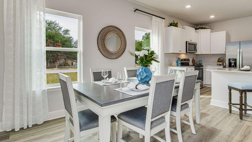 Image 15 of property listing at 2358 Cliff Hollow Circle, Gulf Breeze, FL 32563