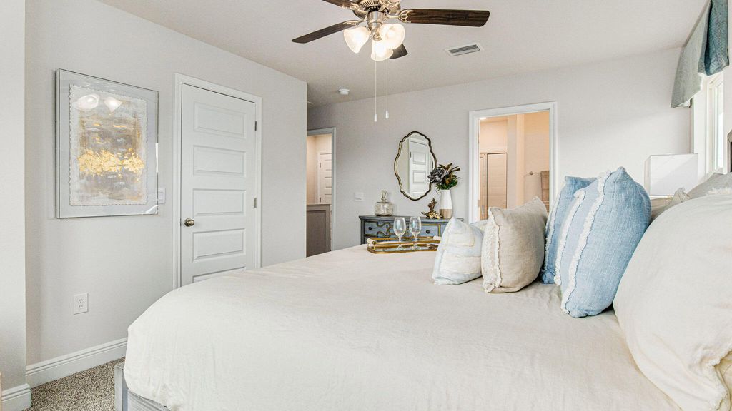 Image 23 of property listing at 2358 Cliff Hollow Circle, Gulf Breeze, FL 32563