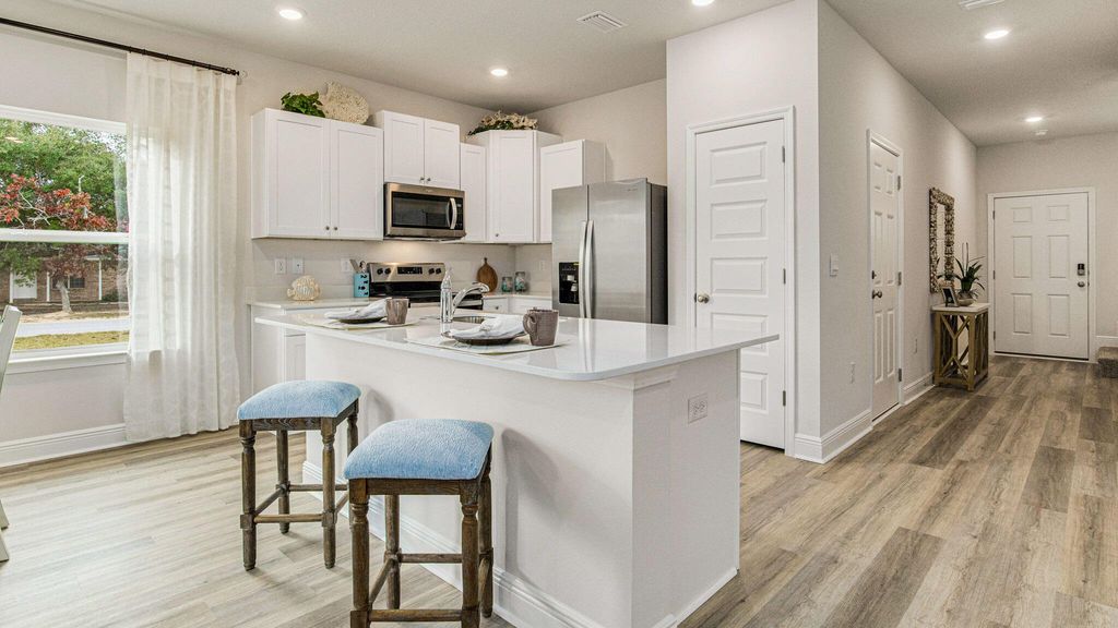 Image 7 of property listing at 2358 Cliff Hollow Circle, Gulf Breeze, FL 32563