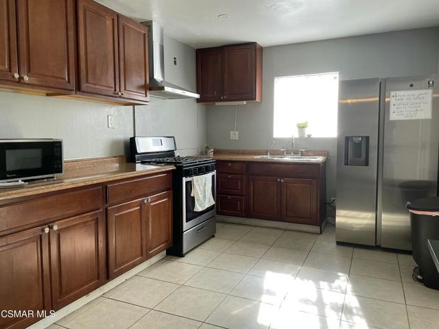 842 S Corta Drive, Santa Ana, CA 92704