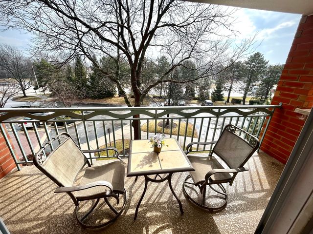 710 Creekside Drive 310, Mount Prospect, IL 60056