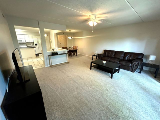 710 Creekside Drive 310, Mount Prospect, IL 60056