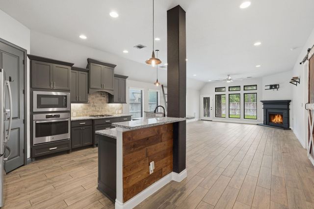 103 Boarsmen Court, Montgomery, TX 77316