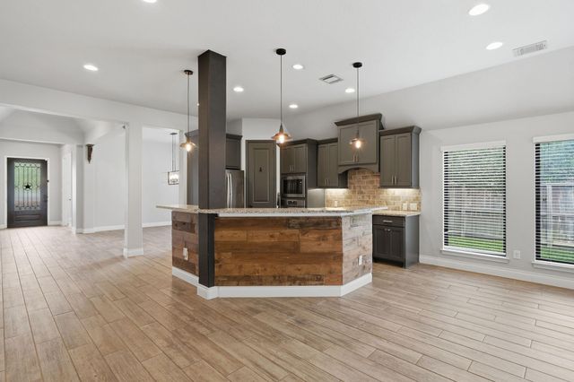 103 Boarsmen Court, Montgomery, TX 77316