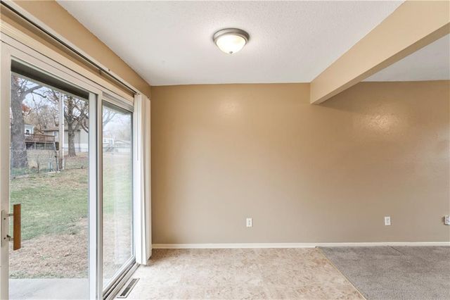 409 NE Westwind Drive, Lee's Summit, MO 64086