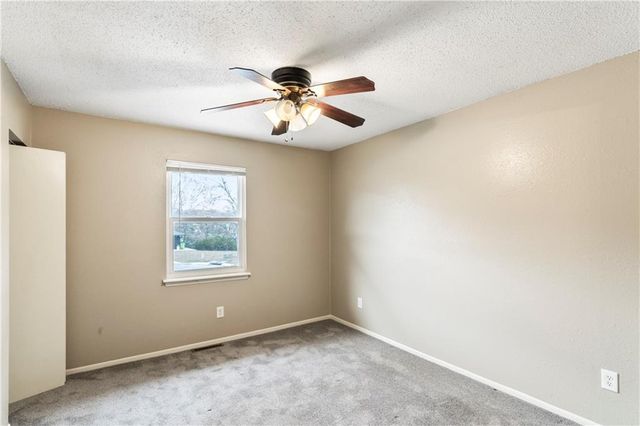 409 NE Westwind Drive, Lee's Summit, MO 64086