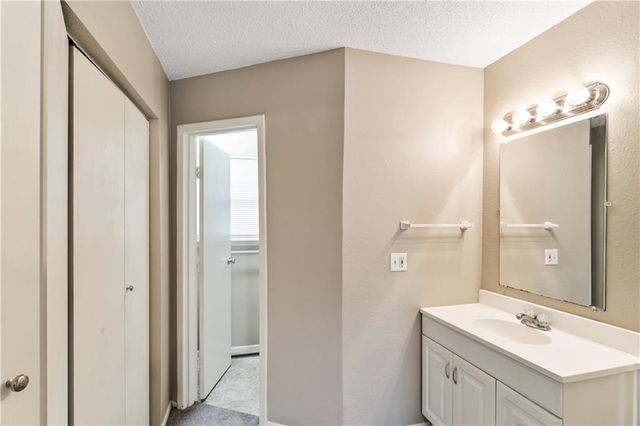 409 NE Westwind Drive, Lee's Summit, MO 64086