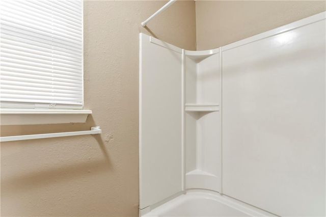 409 NE Westwind Drive, Lee's Summit, MO 64086