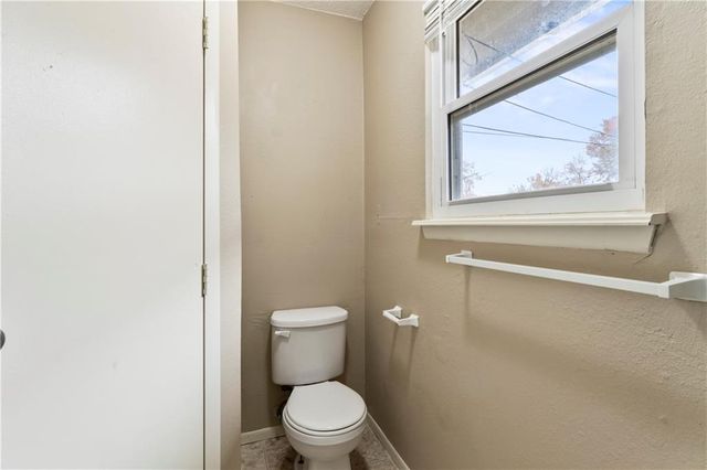 409 NE Westwind Drive, Lee's Summit, MO 64086