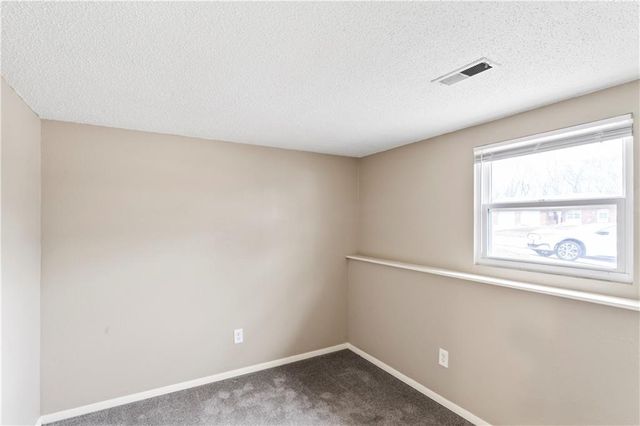 409 NE Westwind Drive, Lee's Summit, MO 64086