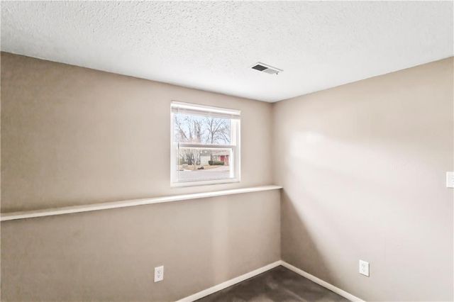 409 NE Westwind Drive, Lee's Summit, MO 64086