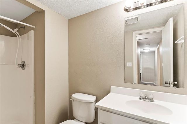 409 NE Westwind Drive, Lee's Summit, MO 64086