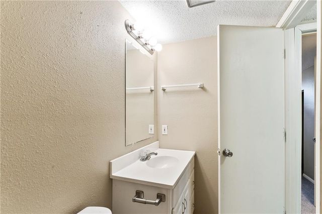 409 NE Westwind Drive, Lee's Summit, MO 64086