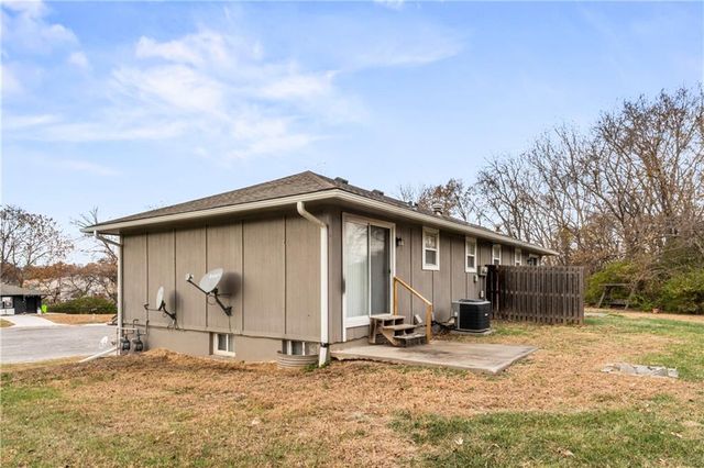 409 NE Westwind Drive, Lee's Summit, MO 64086