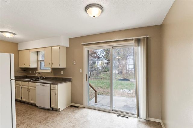 409 NE Westwind Drive, Lee's Summit, MO 64086