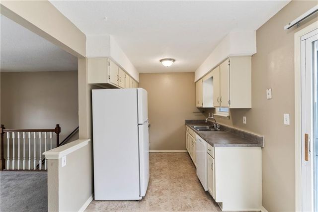 409 NE Westwind Drive, Lee's Summit, MO 64086