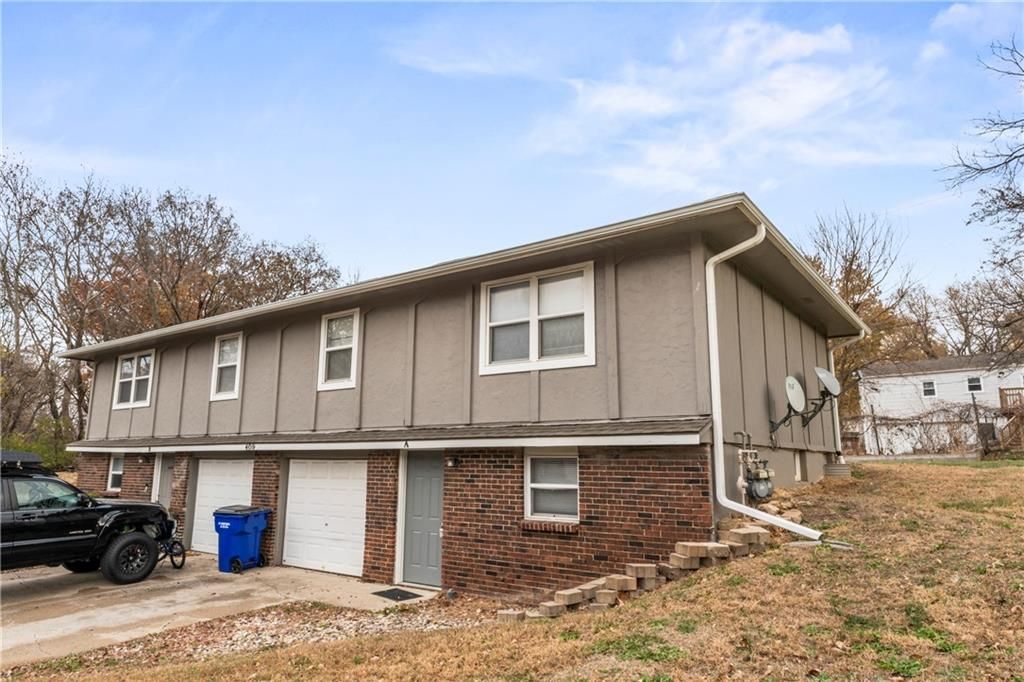 409 NE Westwind Drive, Lee's Summit, MO 64086