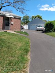 7 Pioneer Court, Fairfield, CT 06825