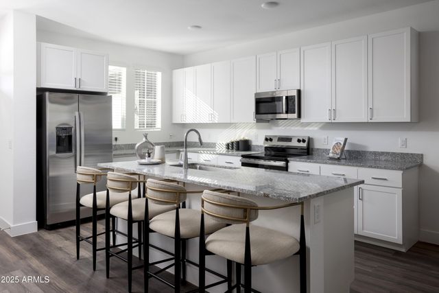 9117 N 181st Avenue 100, Waddell, AZ 85355