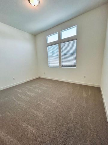 1604 Heirloom Avenue, Clovis, CA 93619