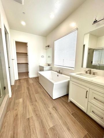 1604 Heirloom Avenue, Clovis, CA 93619