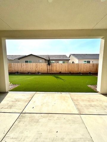 1604 Heirloom Avenue, Clovis, CA 93619