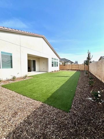 1604 Heirloom Avenue, Clovis, CA 93619