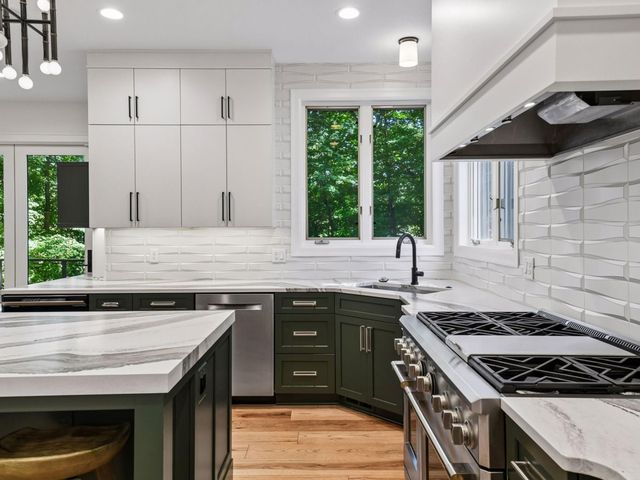 25695 Maple View Court, Shorewood, MN 55331