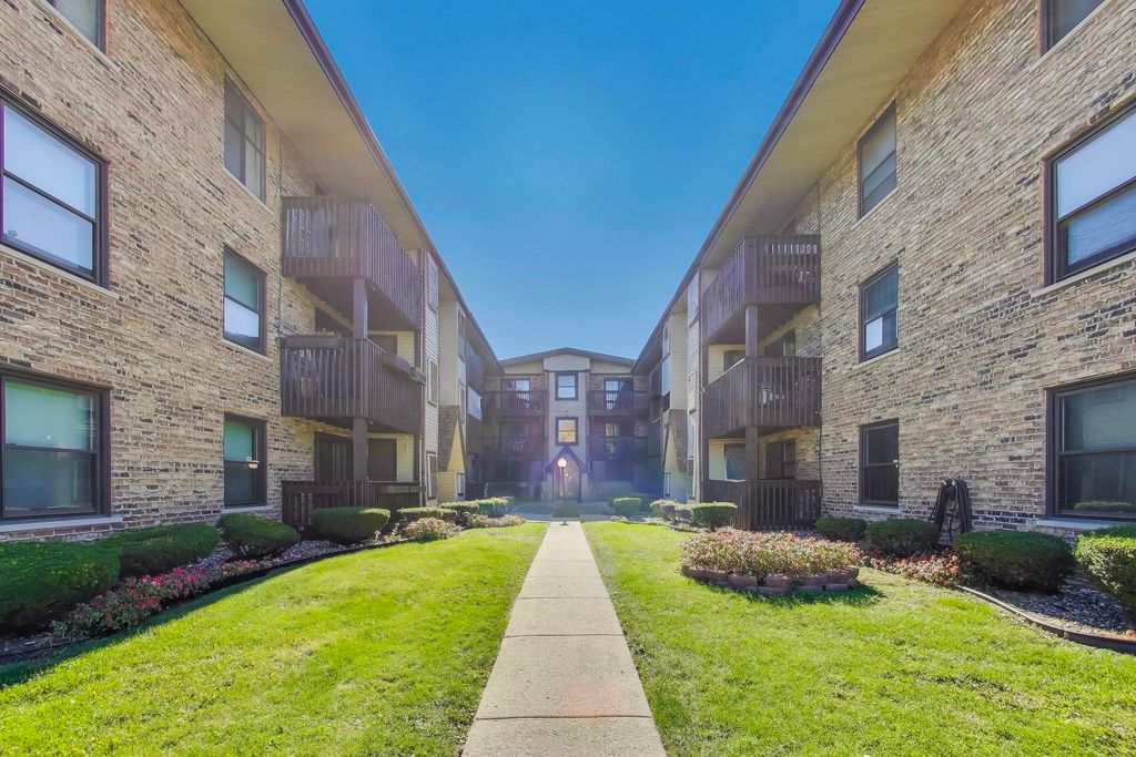 4553 W 56th Street 305, Chicago, IL 60629