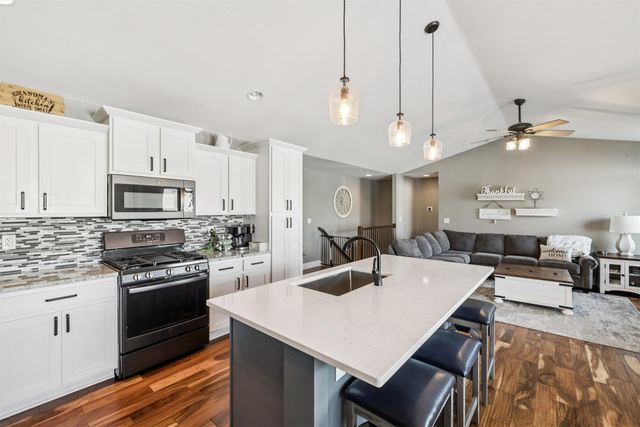 805 SE 14th Street, Grimes, IA 50111