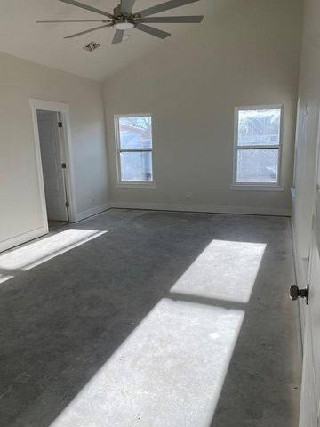 207 NE 5th St, Andrews, TX 79714