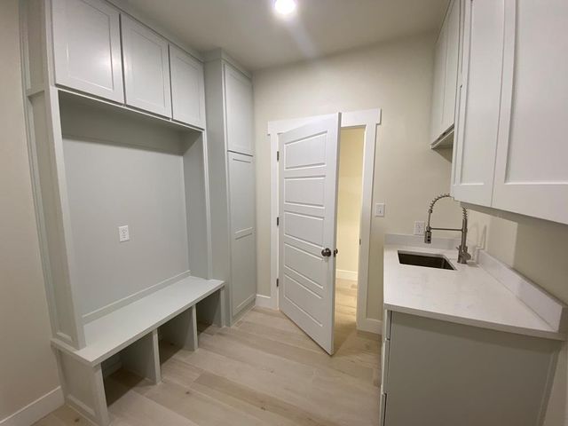 207 NE 5th St, Andrews, TX 79714