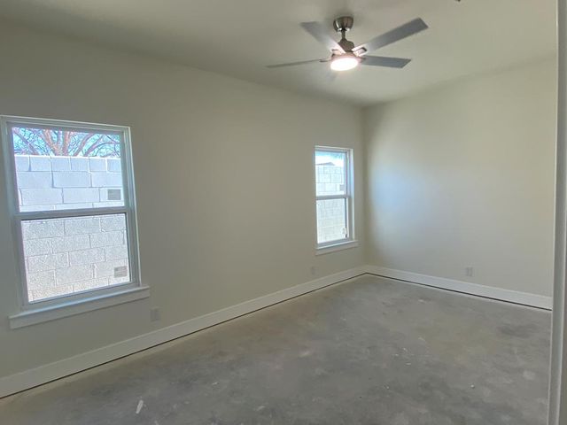 207 NE 5th St, Andrews, TX 79714