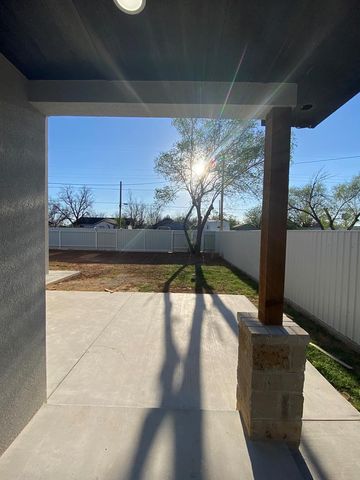 207 NE 5th St, Andrews, TX 79714