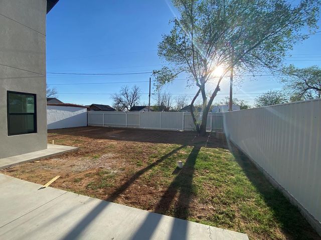 207 NE 5th St, Andrews, TX 79714