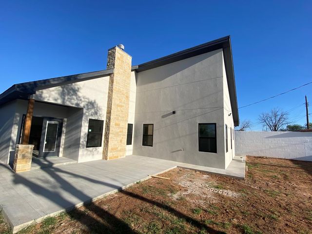 207 NE 5th St, Andrews, TX 79714