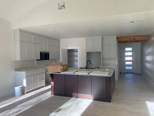 207 NE 5th St, Andrews, TX 79714