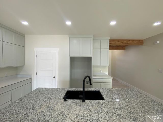 207 NE 5th St, Andrews, TX 79714