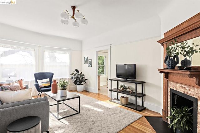 2259 Derby St, Berkeley, CA 94705