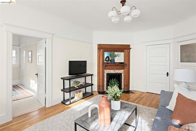 2259 Derby St, Berkeley, CA 94705