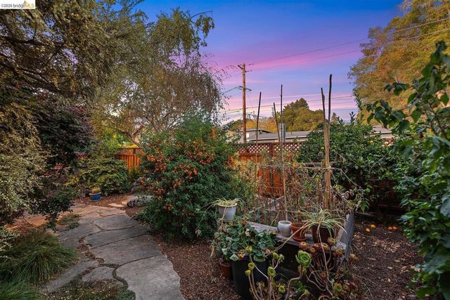 2259 Derby St, Berkeley, CA 94705