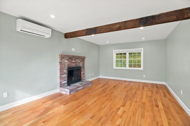 588 Main St, West Newbury, MA 01985
