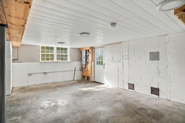 588 Main St, West Newbury, MA 01985