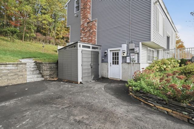 588 Main St, West Newbury, MA 01985