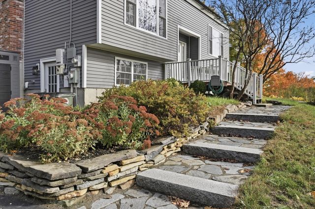 588 Main St, West Newbury, MA 01985