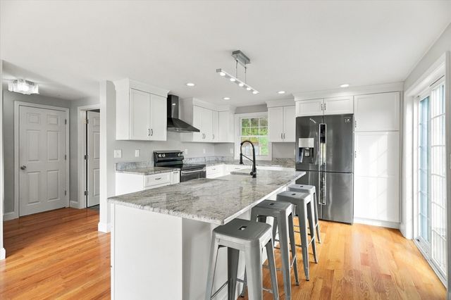 588 Main St, West Newbury, MA 01985