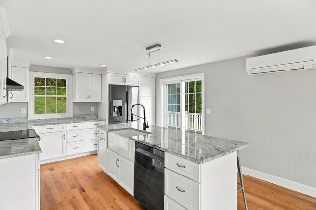 588 Main St, West Newbury, MA 01985