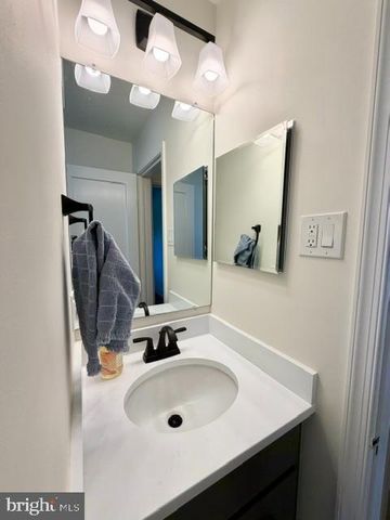 811 FOREST GLEN RD, Silver Spring, MD 20901